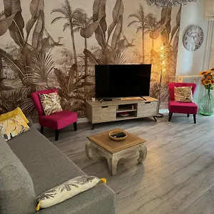 Apartment Gorgeous 2 Bedrooms, Nice